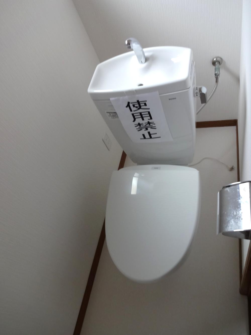 Toilet. Indoor (September 2013) Shooting