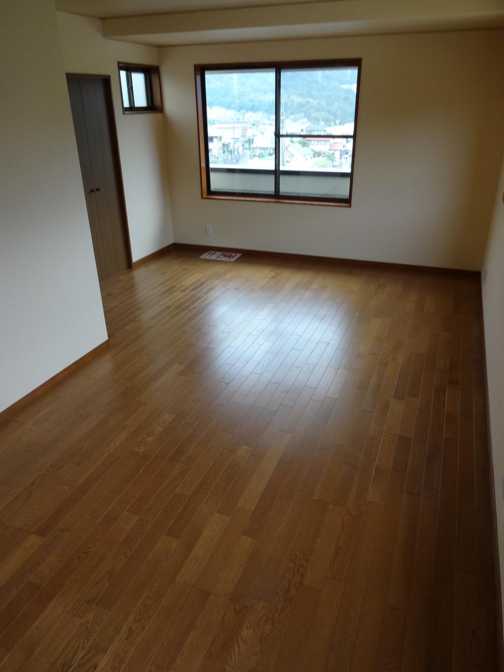 Non-living room. Indoor (September 2013) Shooting