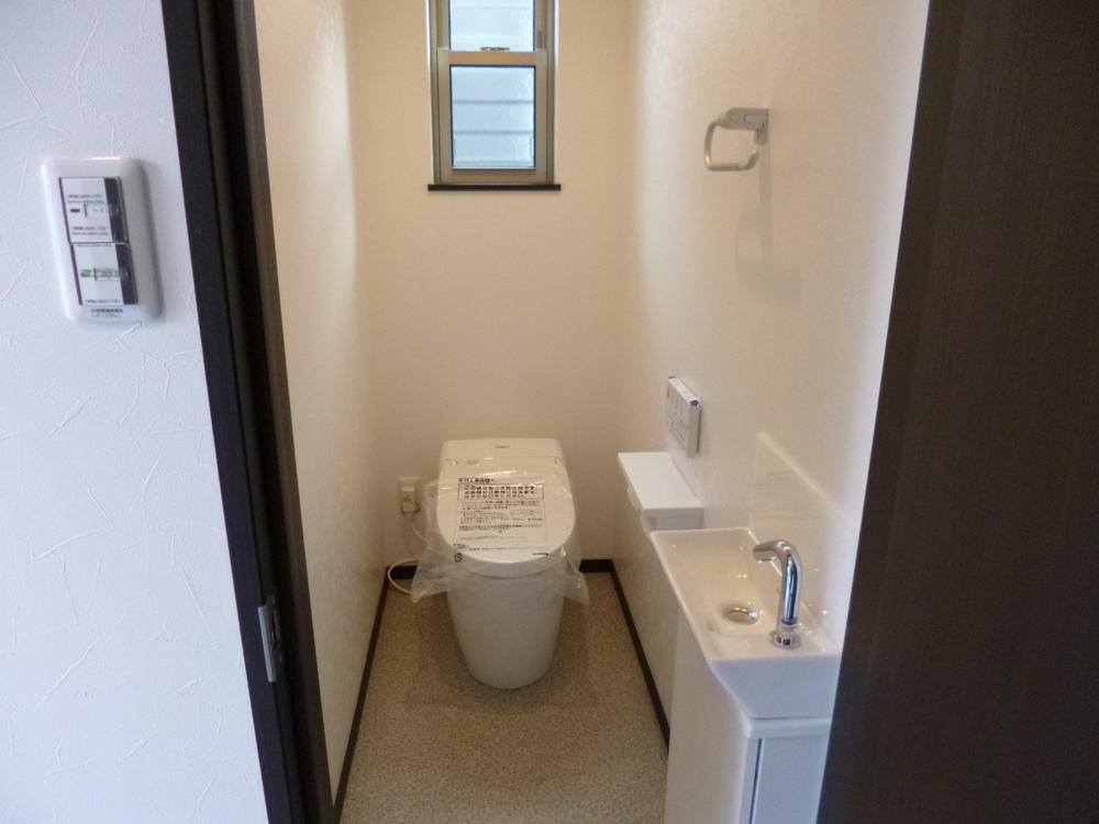 Toilet. (November 2013) Shooting