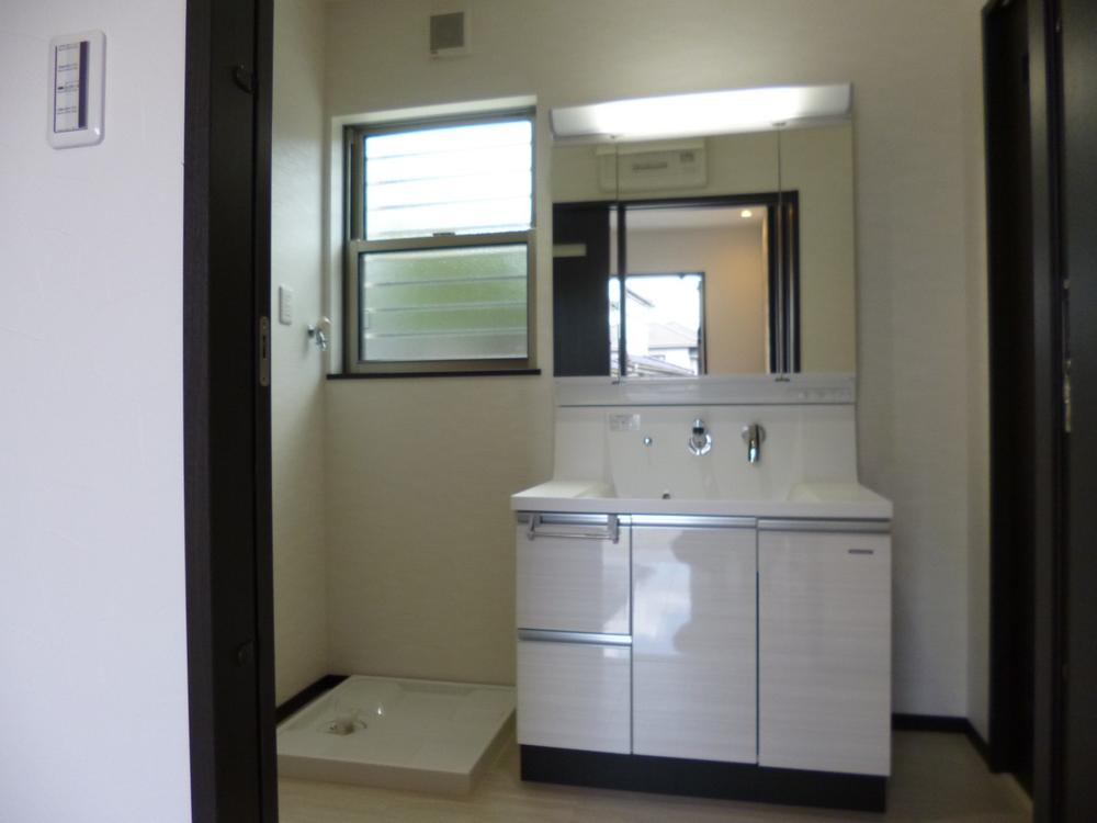 Wash basin, toilet. (November 2013) Shooting