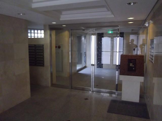 Entrance. Common areas