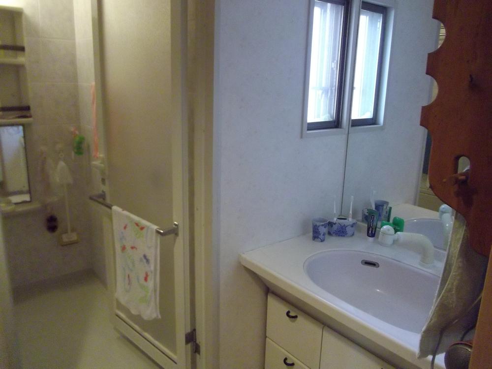 Wash basin, toilet. Indoor (July 2013) Shooting