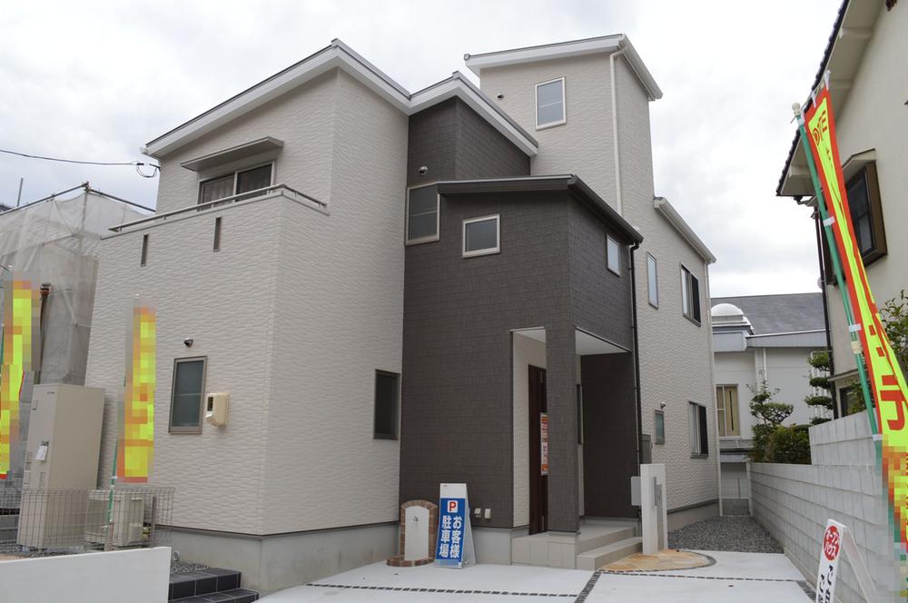 Local appearance photo. Local (11 May 2013) Shooting