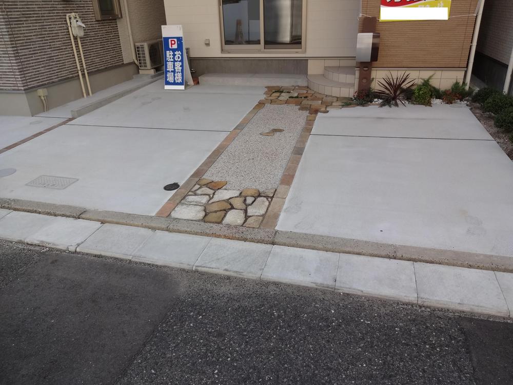 Parking lot. Local (10 May 2013) Shooting