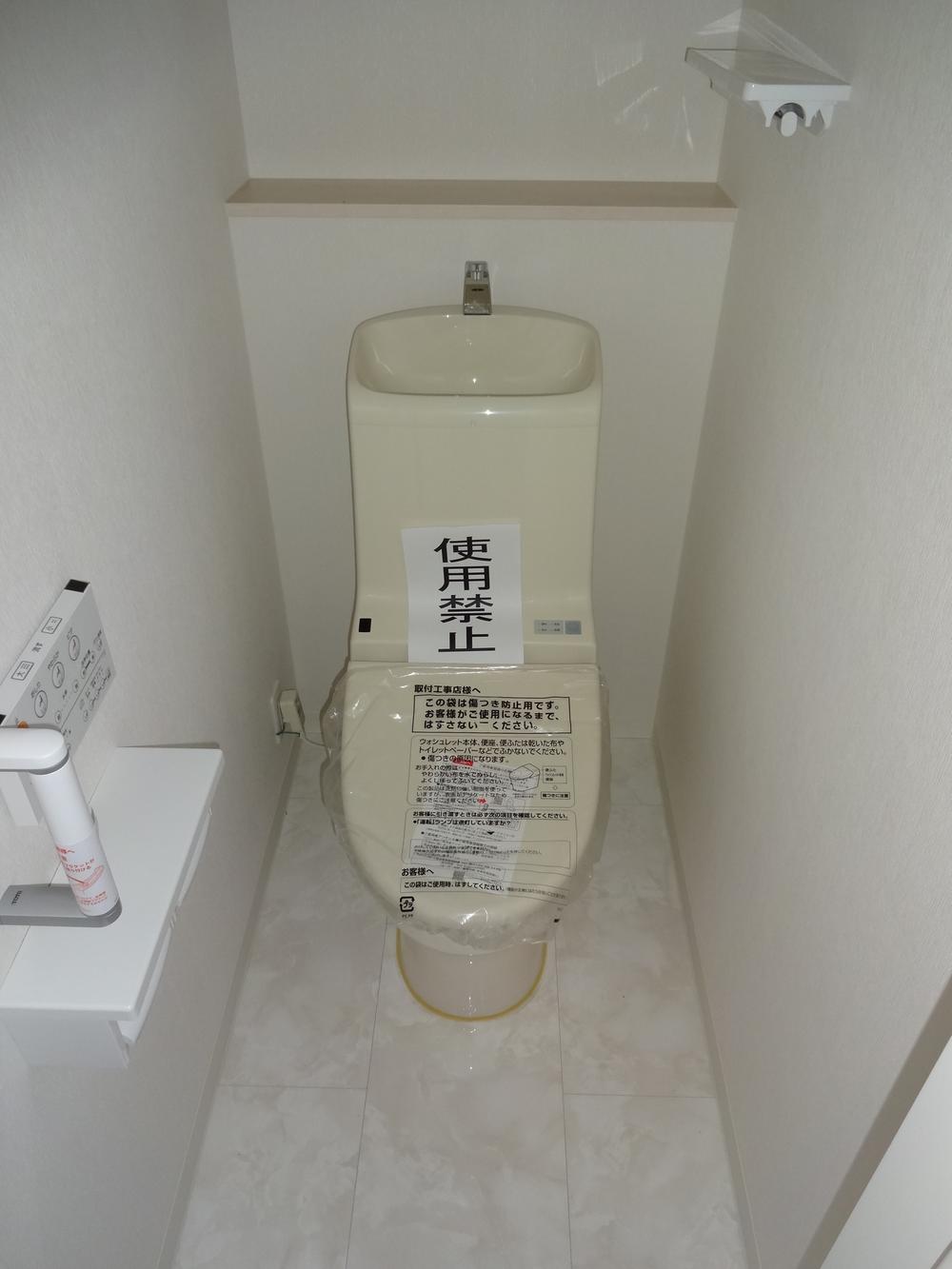 Toilet. Indoor (10 May 2013) Shooting