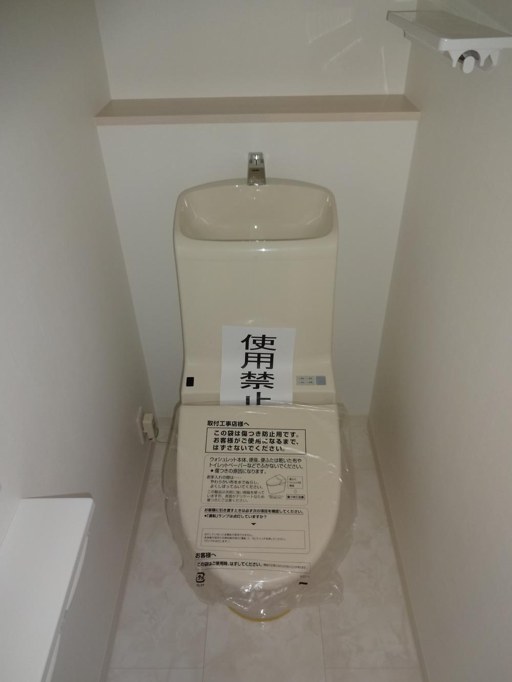 Toilet. Indoor (10 May 2013) Shooting