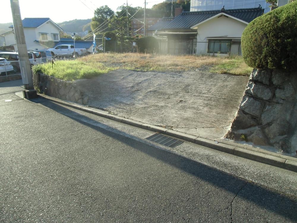 Local photos, including front road. Local (11 May 2013) Shooting