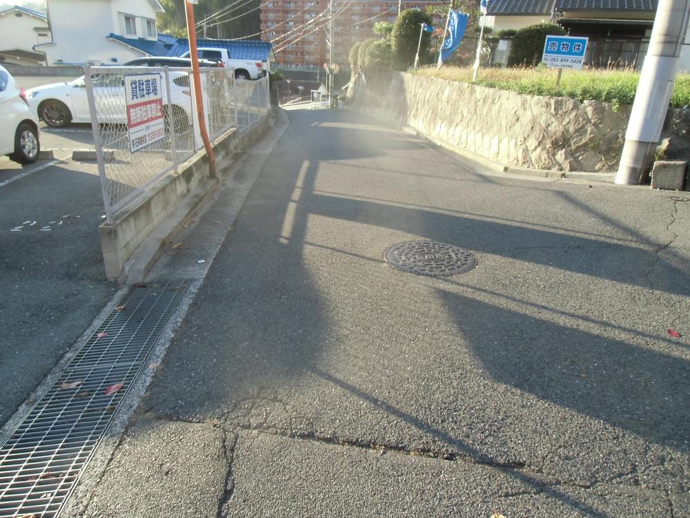 Local photos, including front road. Local (11 May 2013) Shooting