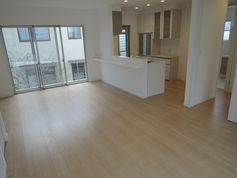 Living. Indoor (11 May 2013) shooting wide living dining makes you bounce the conversation of family