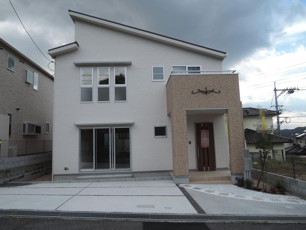 Local appearance photo. Local (11 May 2013) Shooting