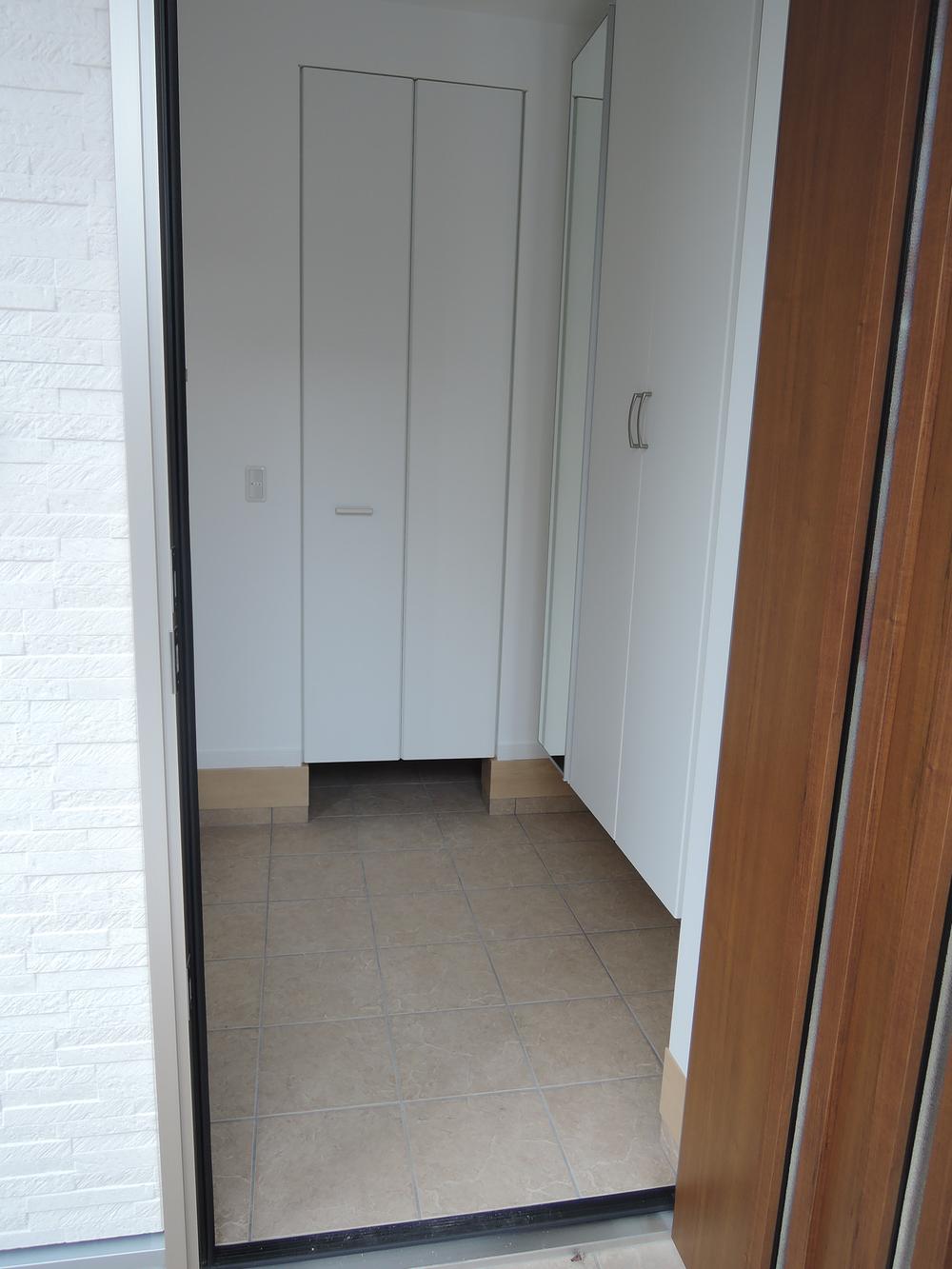 Entrance. Indoor (11 May 2013) Shooting