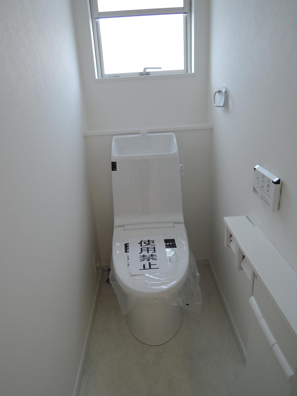 Toilet. Indoor (11 May 2013) Shooting