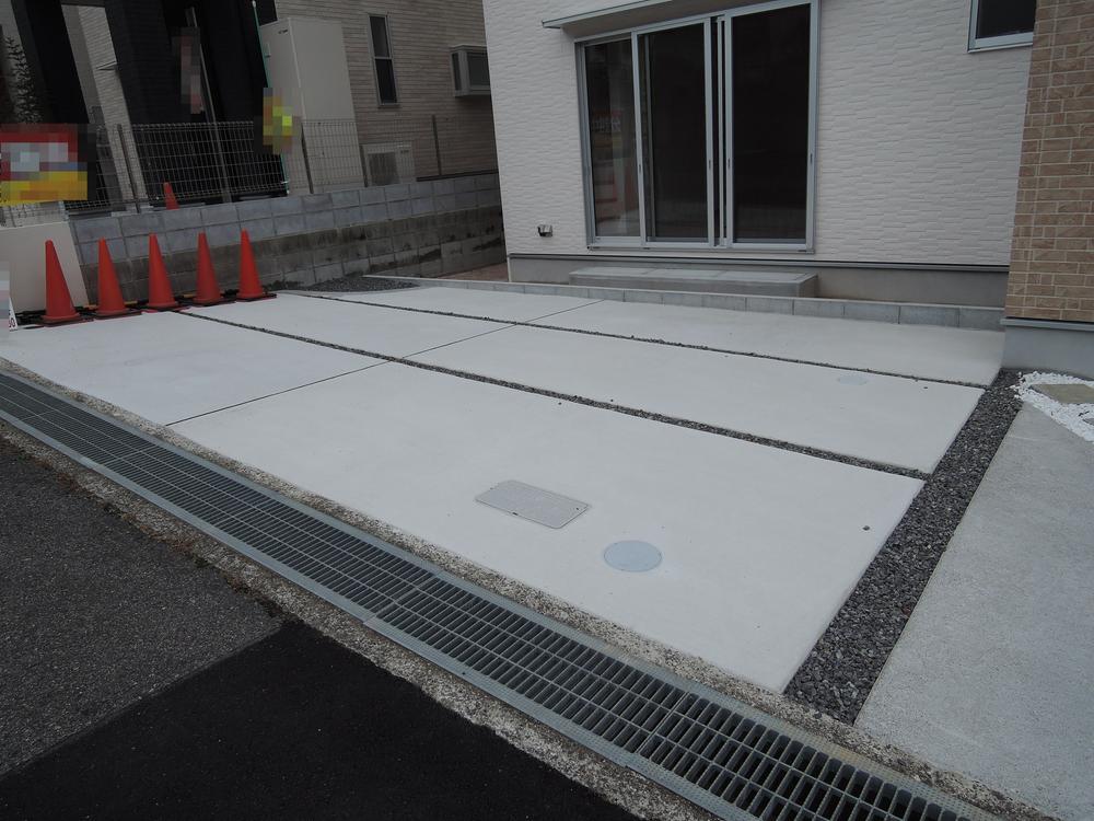 Parking lot. Local (11 May 2013) Shooting