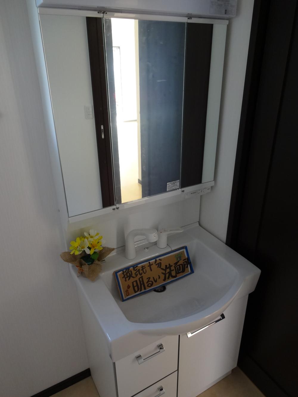 Wash basin, toilet. Indoor (10 May 2013) Shooting