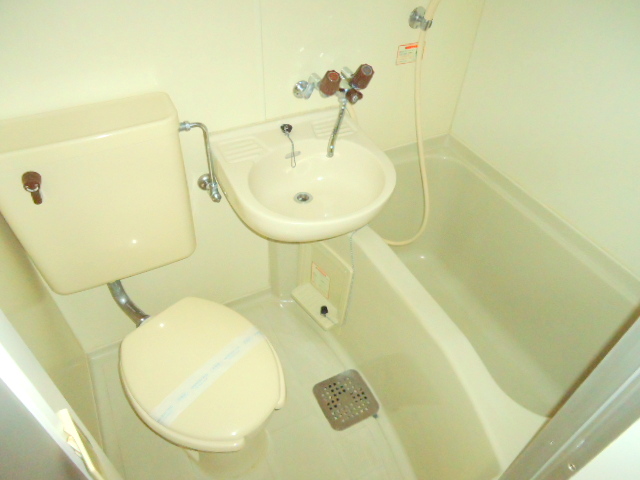 Toilet. Cleaning easy ○