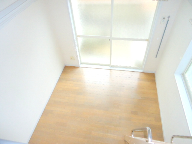 Other room space. Western-style 6 Pledge from loft