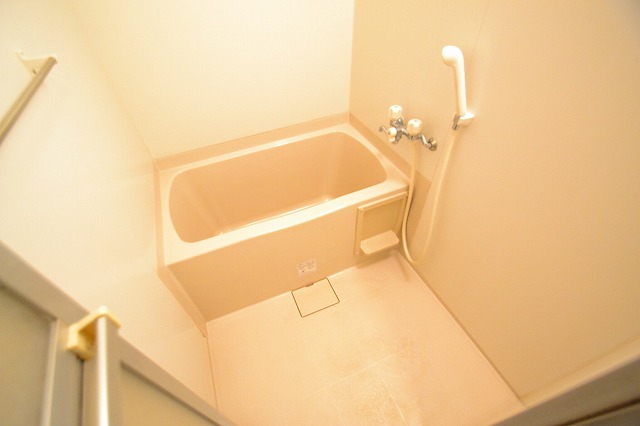 Bath. ☆ It is the bathroom of the spacious size ☆