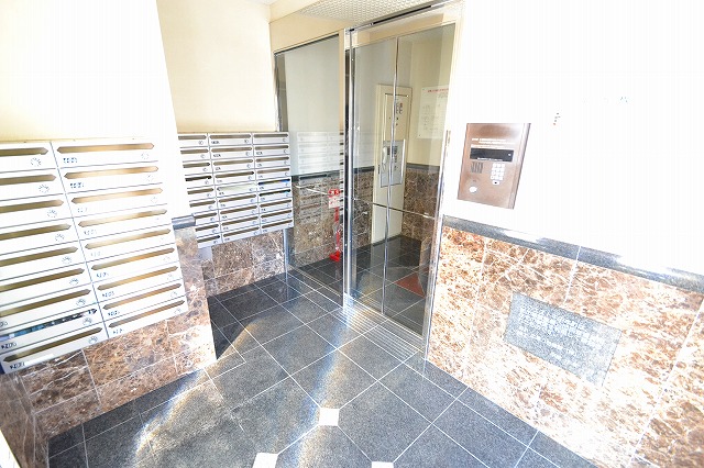 Entrance. ☆ It is very luxurious entrance ☆