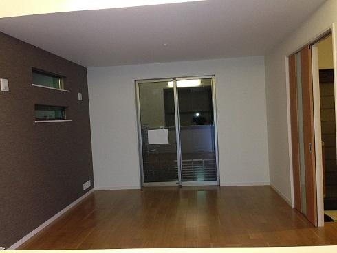 Living. Indoor (12 May 2013) Shooting It is night shooting. 