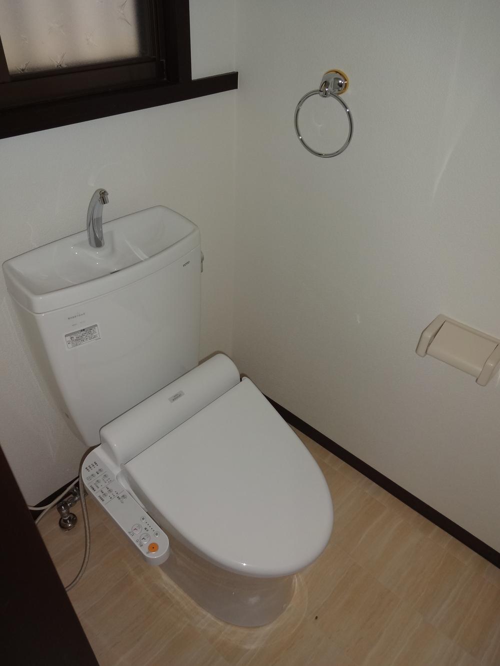 Toilet. Indoor (11 May 2013) Shooting