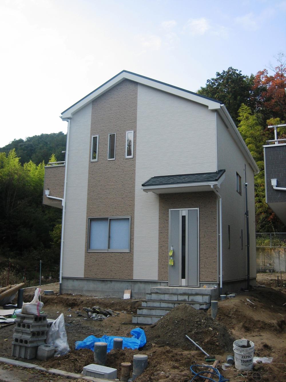 Local appearance photo. Local (12 May 2013) Shooting