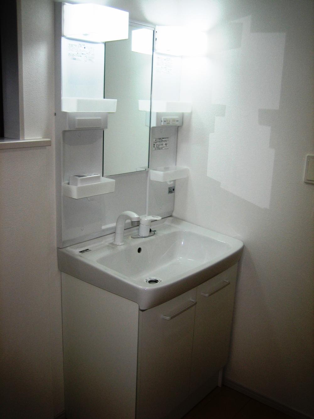 Wash basin, toilet. Indoor (12 May 2013) Shooting