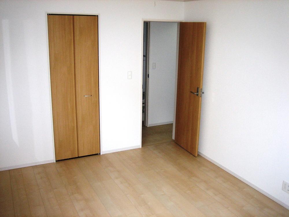 Non-living room. Indoor (12 May 2013) Shooting