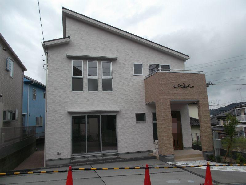 Local appearance photo. All-electric