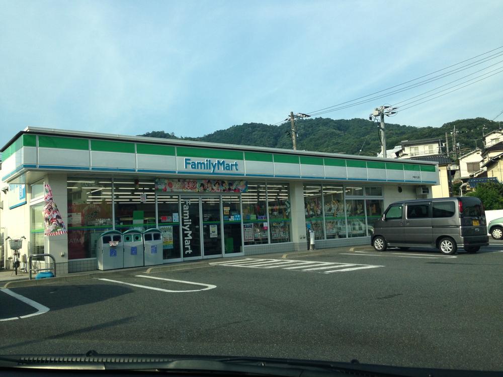 Convenience store. Please to 493m supper until FamilyMart Hesakaoage shop