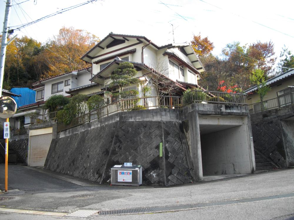 Local appearance photo. Local (11 May 2013) Shooting