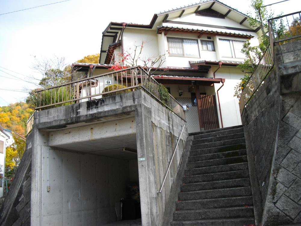 Local appearance photo. Local (11 May 2013) Shooting