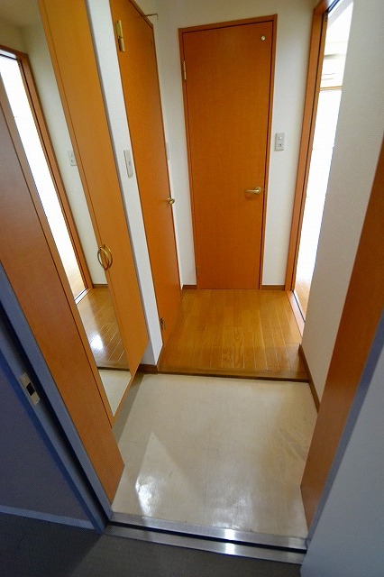 Entrance.  ☆ Is a floor plan with entrance hall ☆