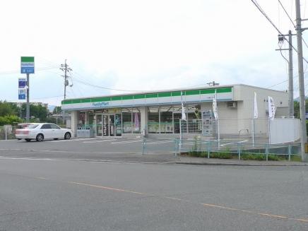 Convenience store. 413m to FamilyMart Hesakaoage shop