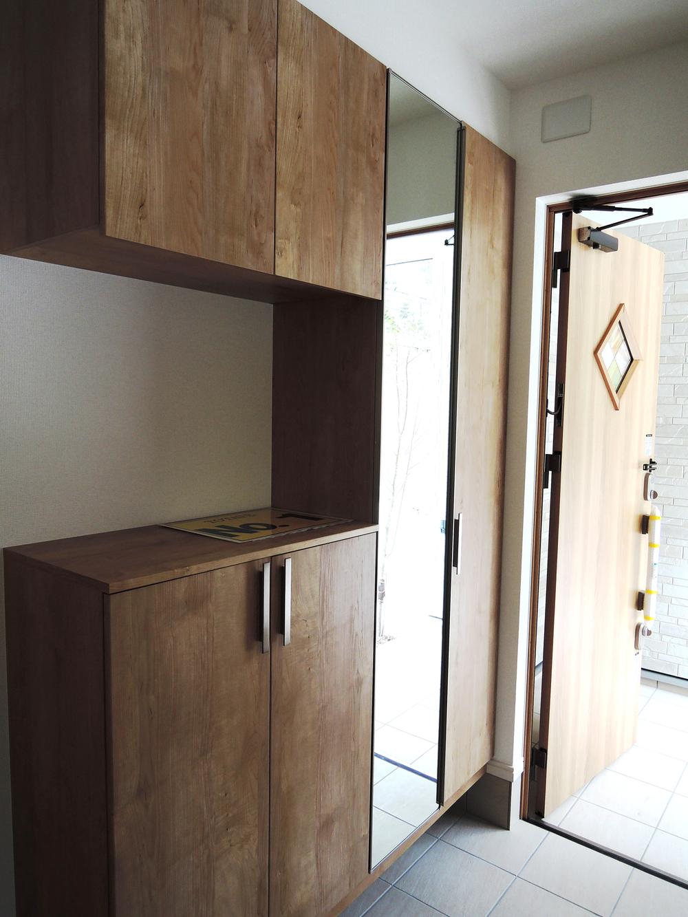 Entrance. Entrance footwear purse