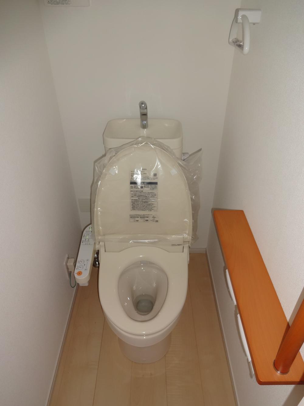 Toilet. Indoor (12 May 2013) Shooting