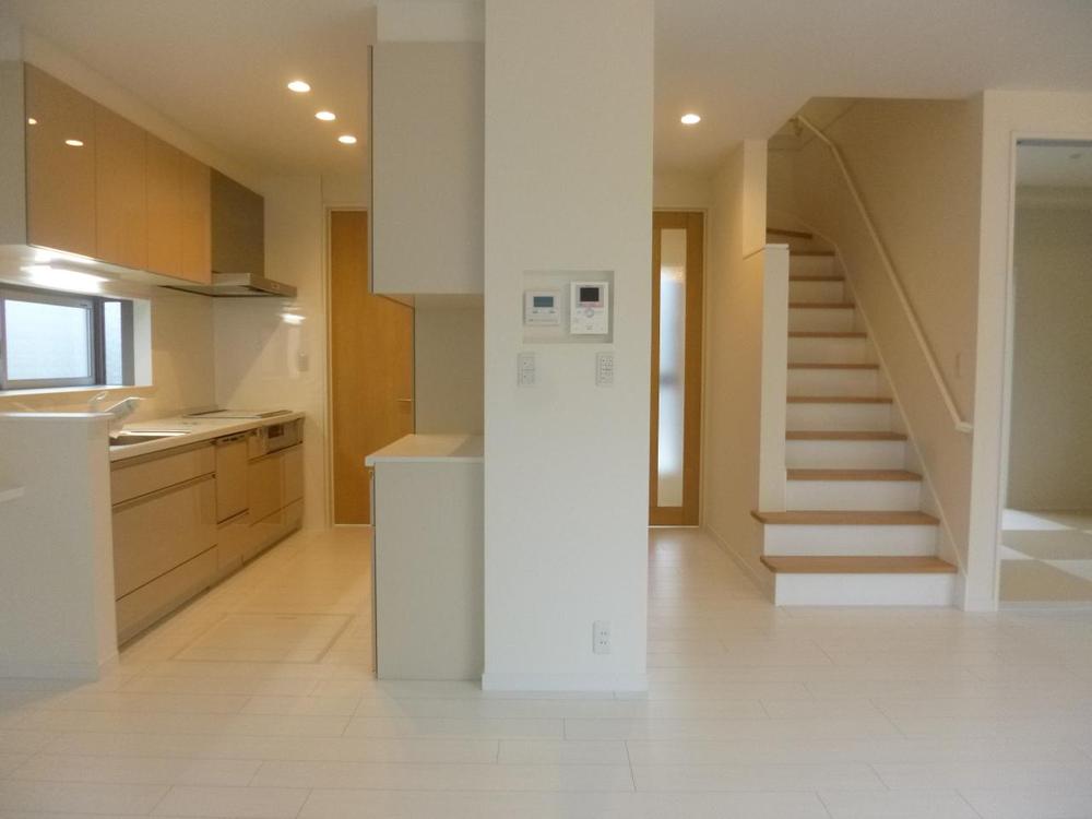 Living. (October 2013) Shooting