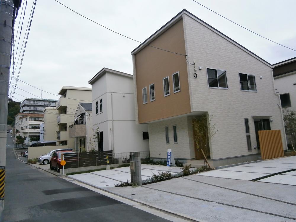 Local photos, including front road. Local (10 May 2013) Shooting