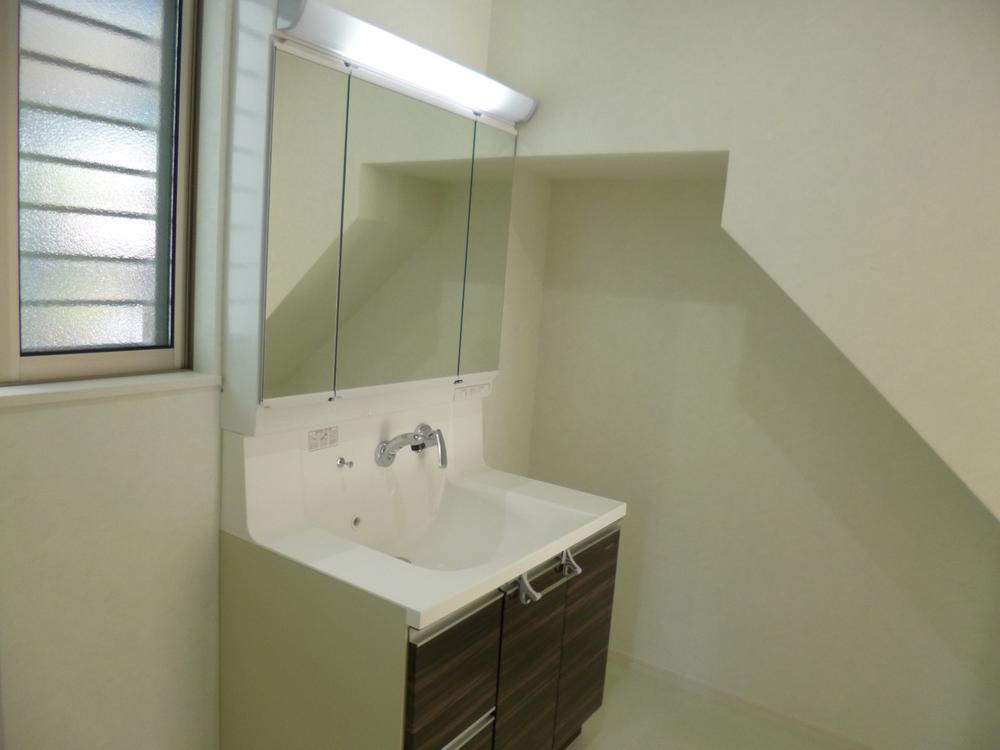 Wash basin, toilet. (November 2013) Shooting