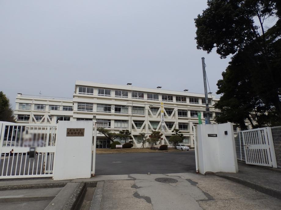 Junior high school. 2924m to Hiroshima Municipal Ushida junior high school