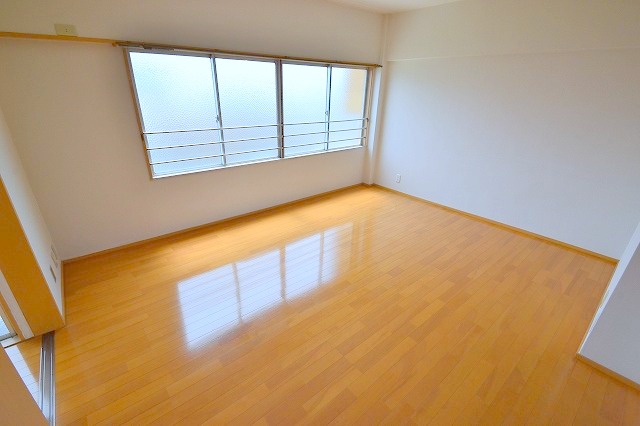 Living and room. ☆ Bright living ☆