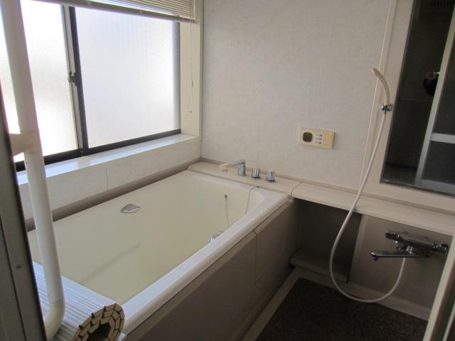 Bathroom. Indoor (12 May 2013) Shooting