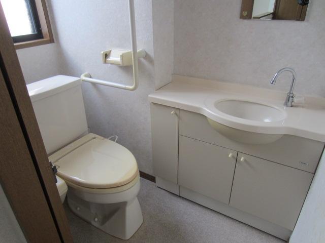 Toilet. Indoor (12 May 2013) Shooting