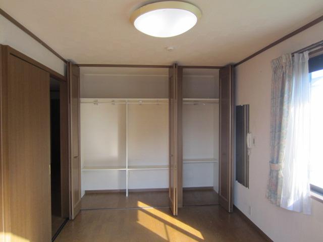 Non-living room. Indoor (12 May 2013) Shooting