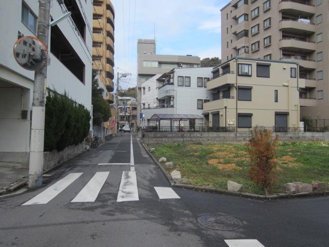 Local photos, including front road. Local (12 May 2013) Shooting