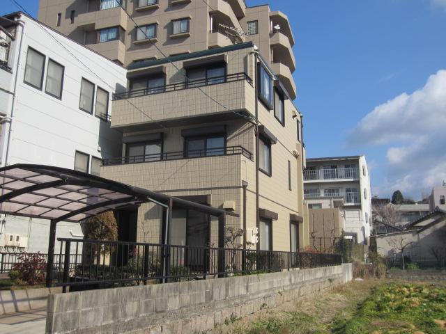 Local appearance photo. Local (12 May 2013) Shooting