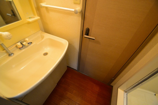 Washroom.  ☆ Is a dressing room ☆