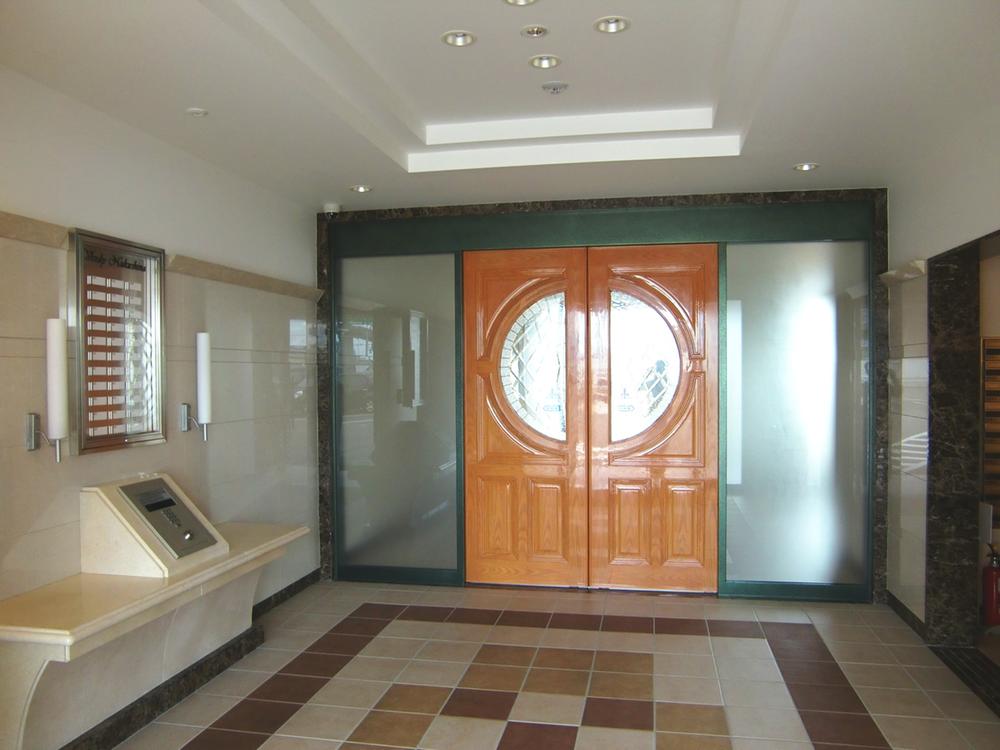 Entrance. Common areas