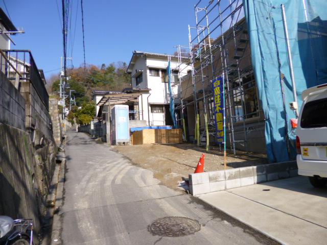 Local photos, including front road. Local (12 May 2013) Shooting