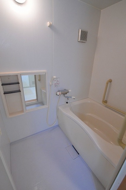 Bath.  ☆ It is the bathroom of the spacious size ☆