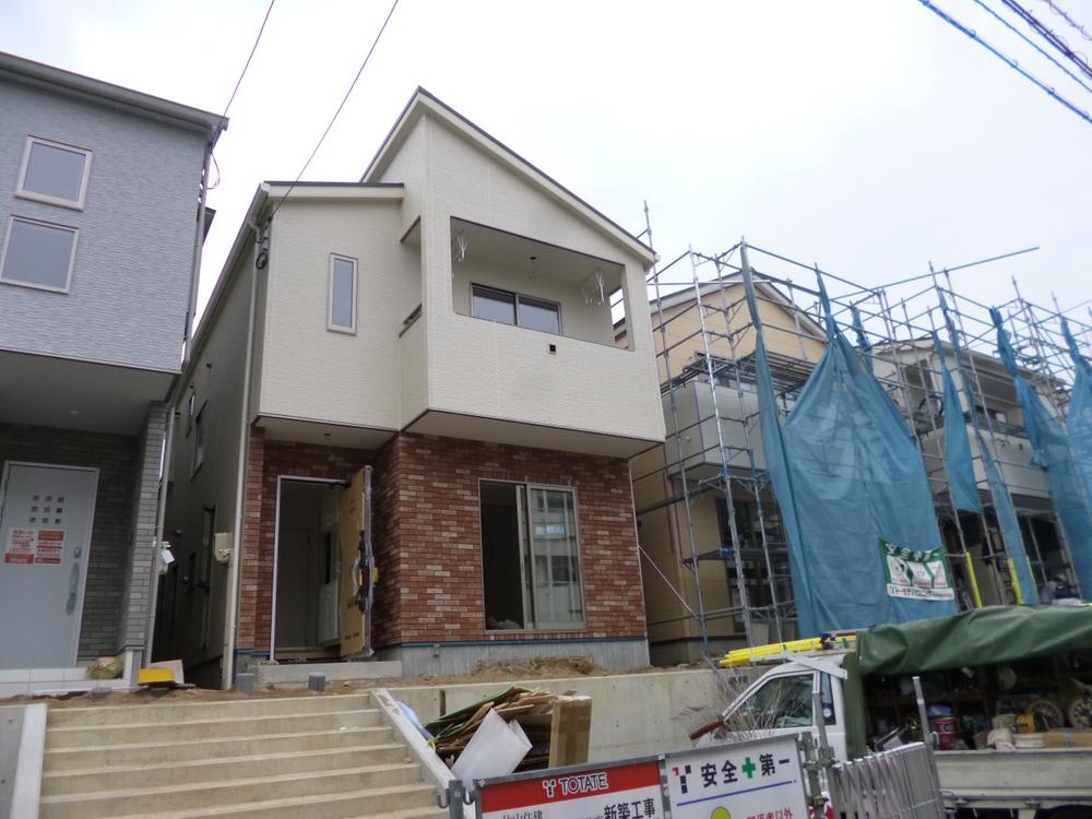 Local appearance photo. Local (10 May 2013) Shooting